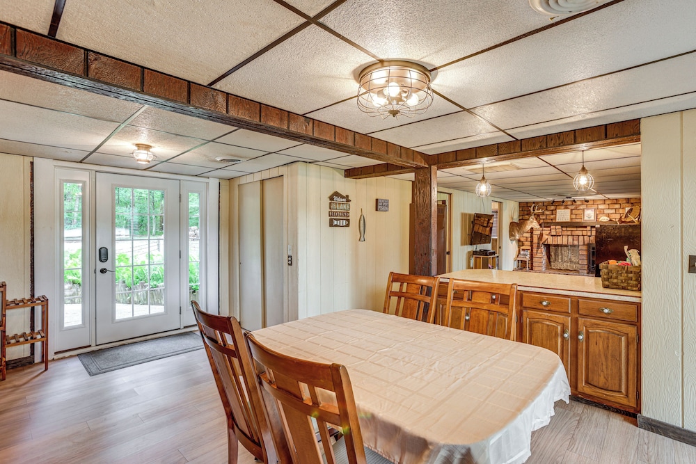 Lakefront Home w/ Deck: Central Michigan Escape!