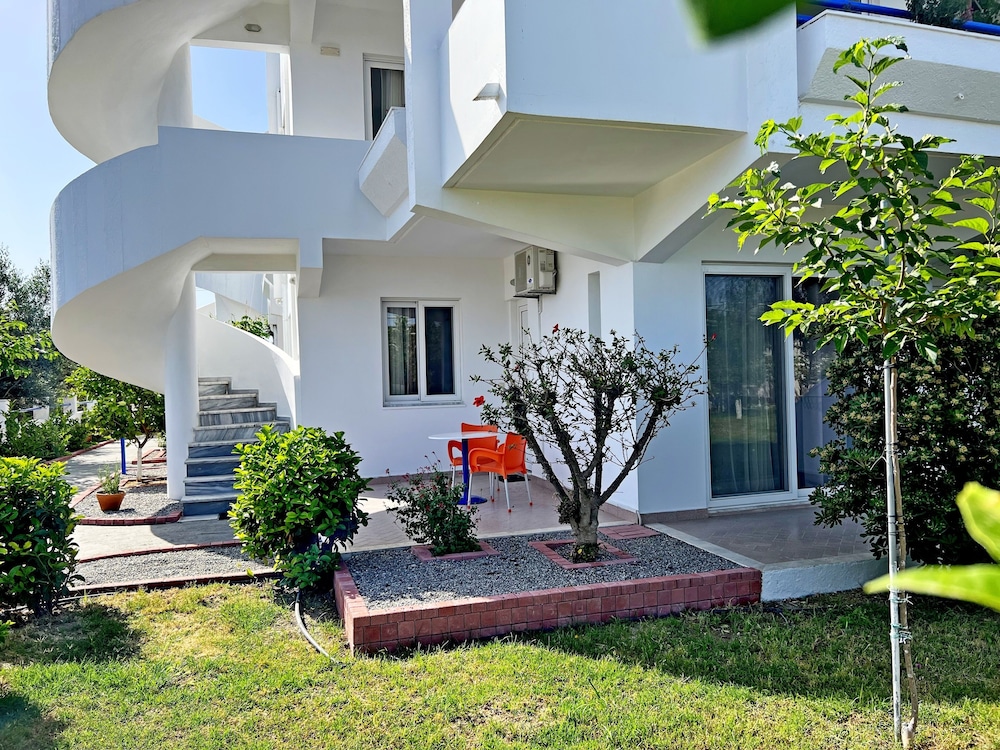 Villa Maroula