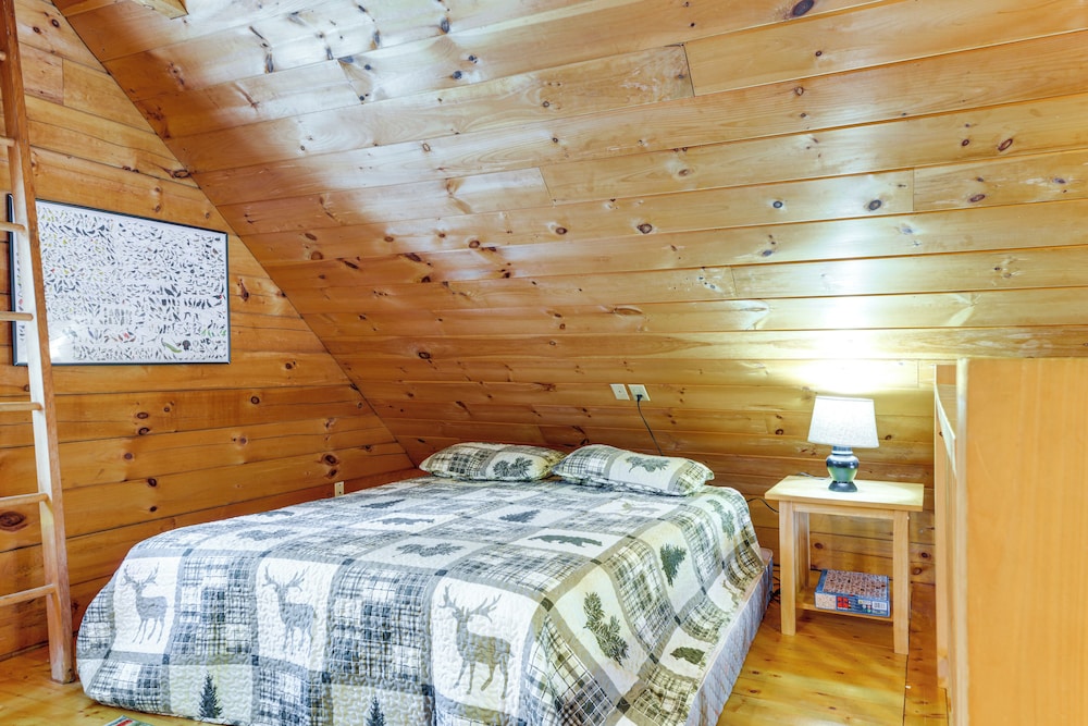 2 Mi to Boat Ramp: Log Cabin in New Hampshire