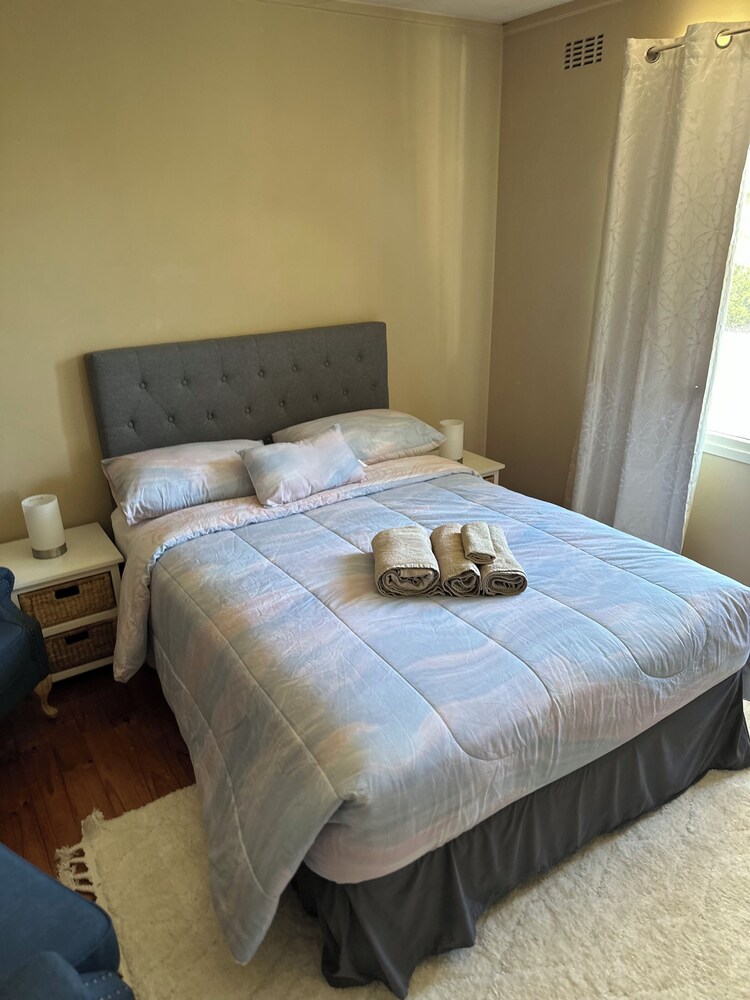 Charming 3 Bedroom Home in Garran, Perfect for Families and Groups