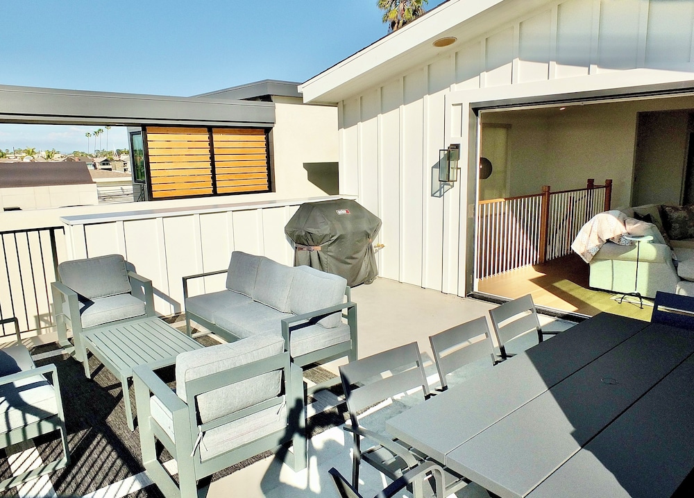 Beach Paradise Stunning 3-story in Long Beach!