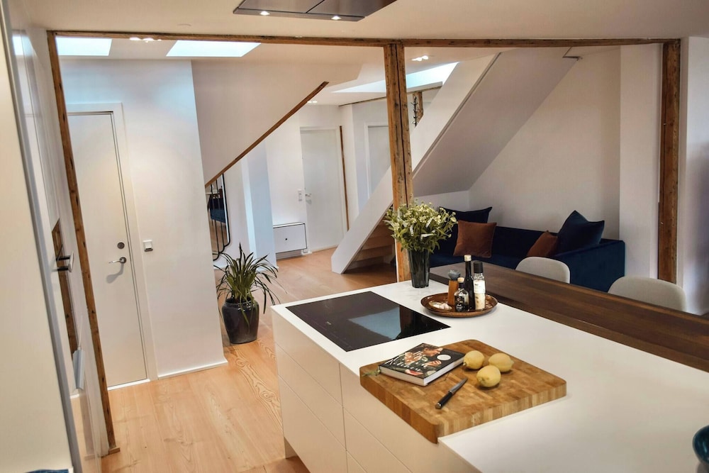 Central Penthouse With Private Rooftop Terrace