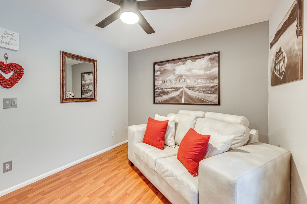 4 Mi to Dtwn: Cozy Couple's Haven w/ Patio in Mesa