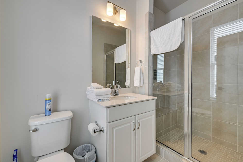 2 Mi to Uptown Charlotte: Family Townhome!