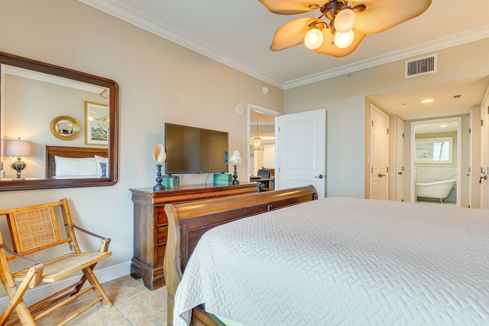 Pensacola Beach Retreat w/ Direct Beach Access!