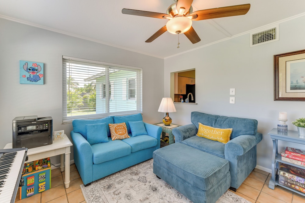 Beach Gear Provided! Cozy Family Home in Bradenton