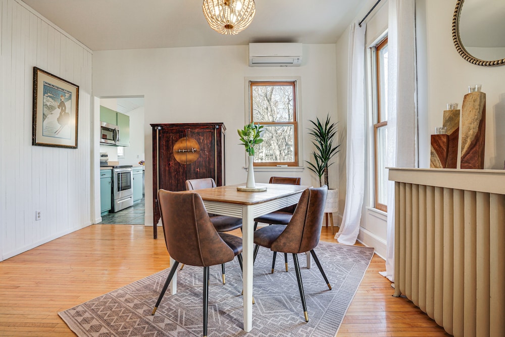 Saint Paul Vacation Rental Near Shopping & Dining!