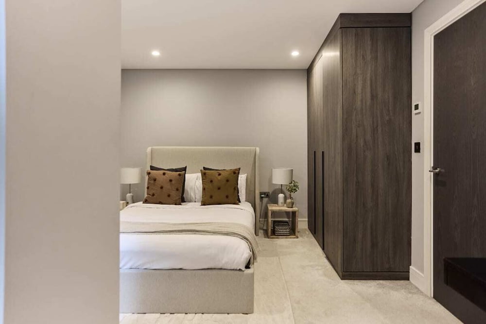 The Westbourne Park Place - Elegant 3bdr Flat