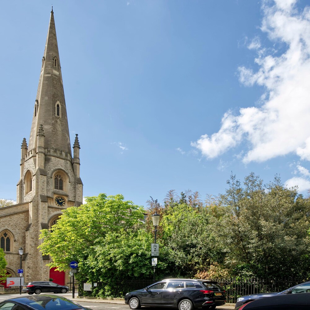 Beautiful and Spacious 2 Bedroom Apartment in South Kensington