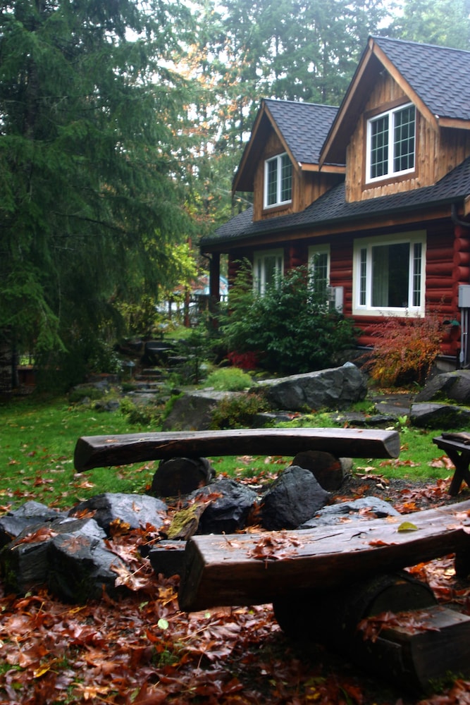 Copper Creek Inn at Mt Rainier