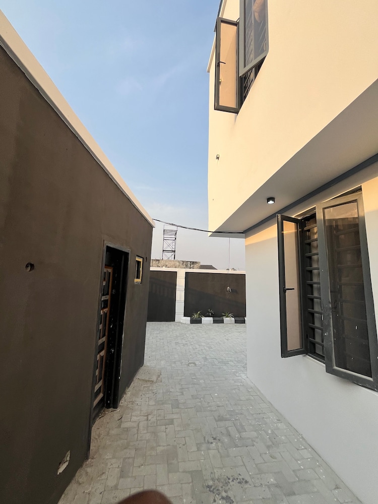 KOZY APARTMENT & LOUNGE