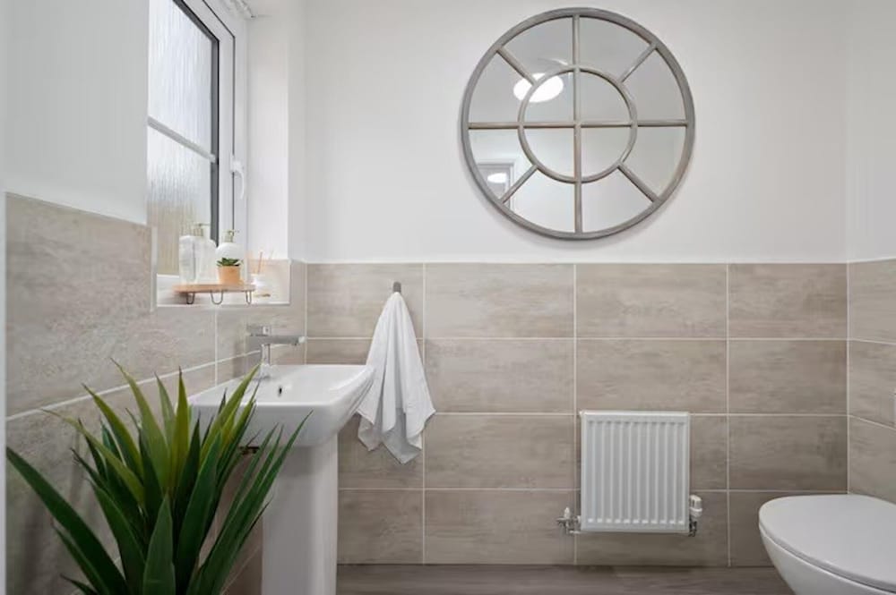 Stylish House in Perth-hot Tub-garden-sleeps 6