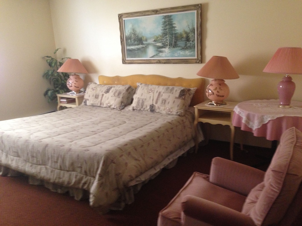 Englehart Inn