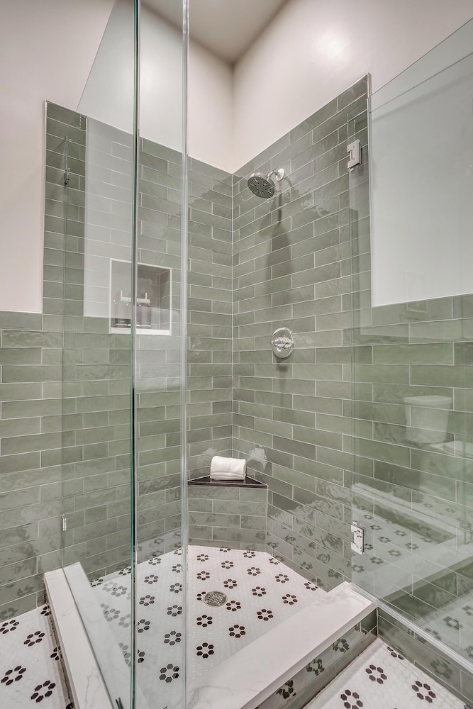 Nutt House Hotel