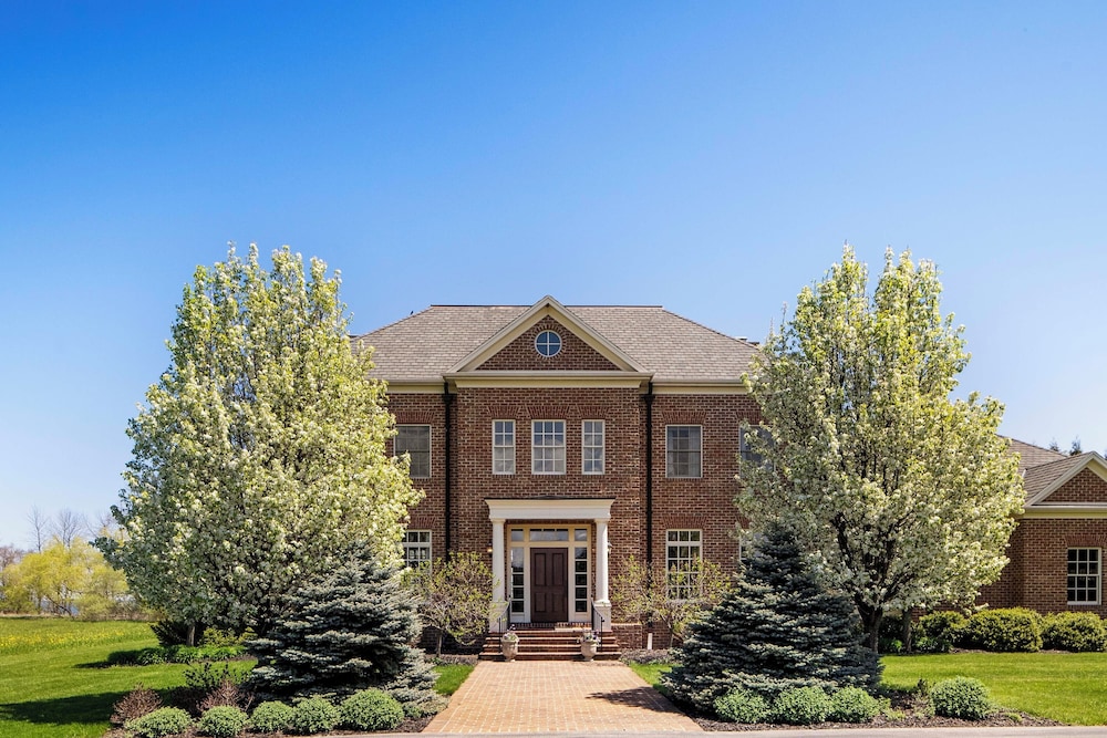 Lake Michigan Gem: Private Beach & Game Room