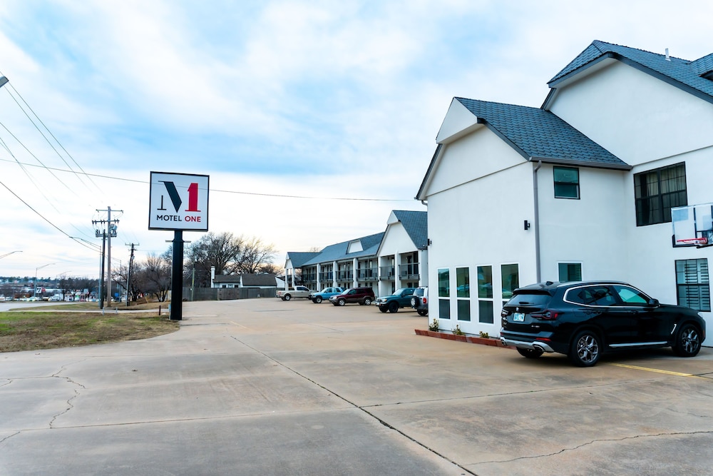 motel one bartlesville view 2