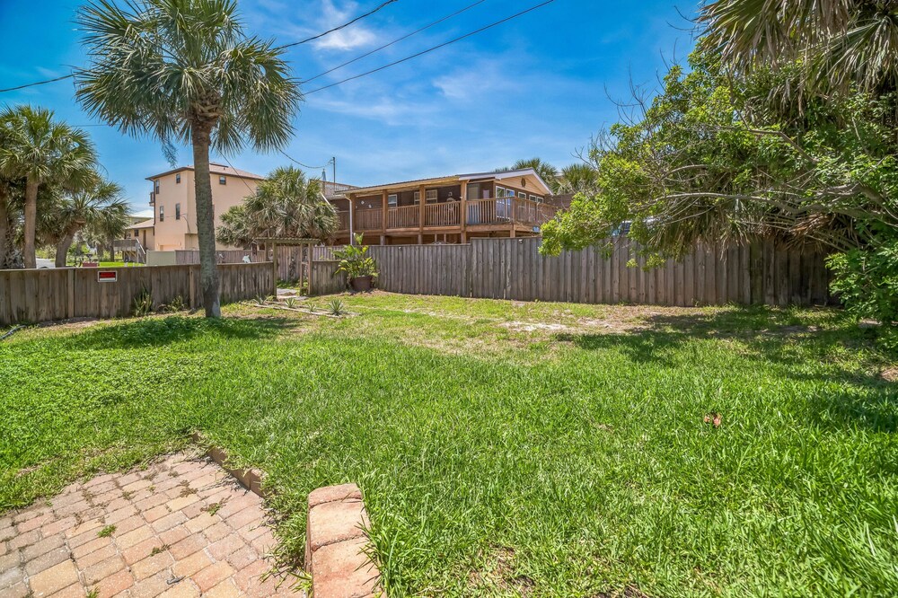 Charming Coastal Retreat Steps From Beach 3 Bedroom Home