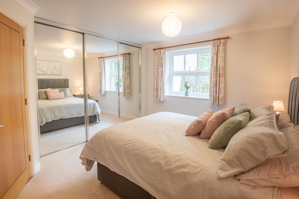 Modern 2-Bed Flat In Tavistock Centre