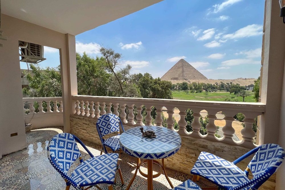 Xuru Stays I Spellbinding 2 BDR Apt. At The Giza Pyramid's Doorstep