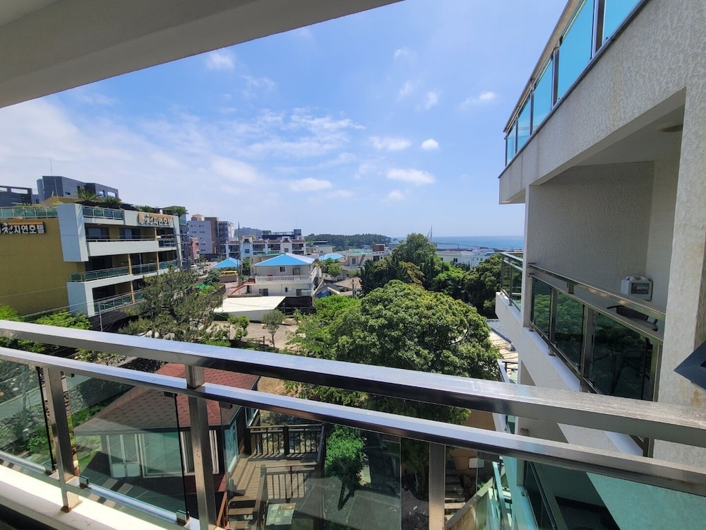 Cheonjiyeon Crystal Hotel 18