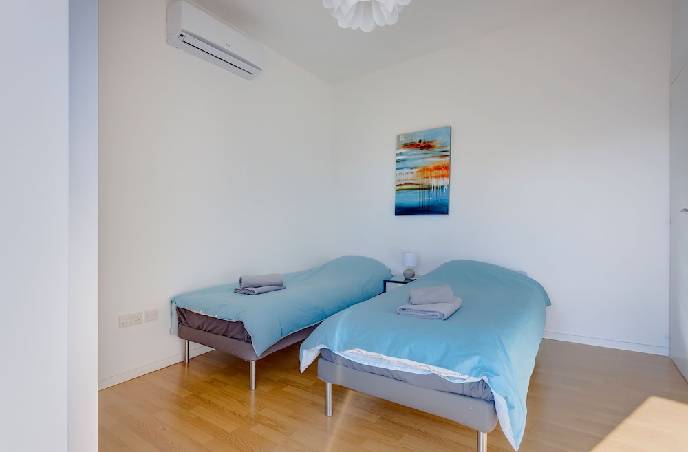 Modern Seaview Apartment, Top Location view 3