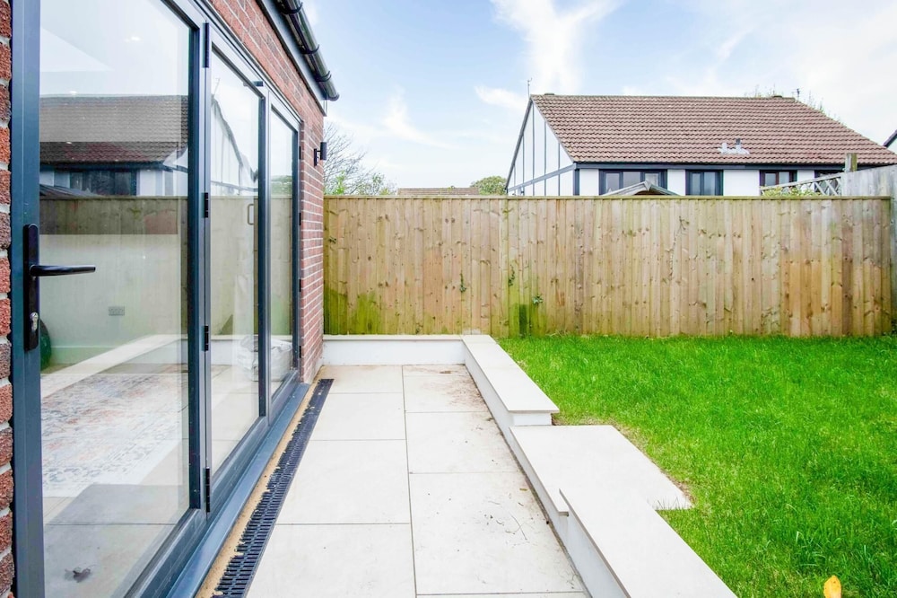 Hatherleigh Drive - 2 Bedroom House - Mumbles