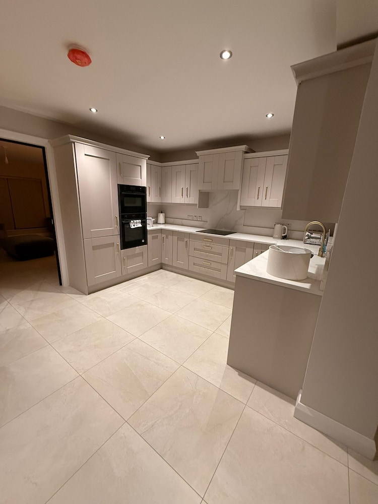 Modern Entire Home Retreat in Newry