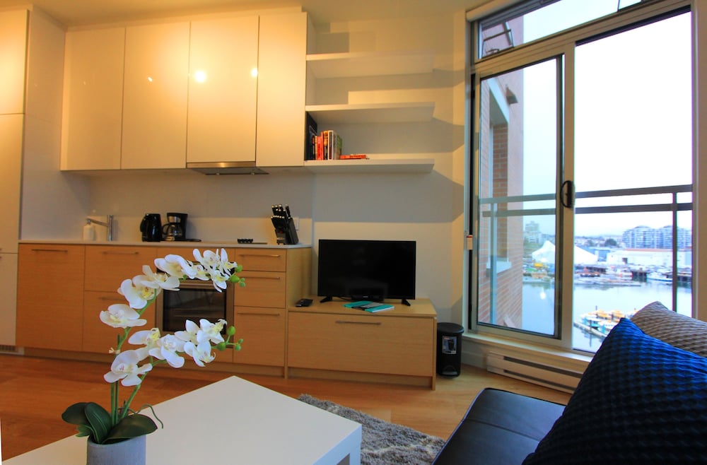 The Janion by Victoria Royal Vacations - Image 4