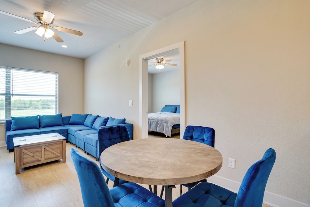 Commute to Fort Worth: Newly Built Apt w/ Pool