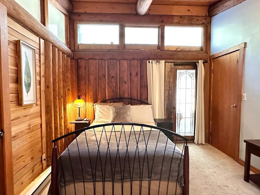 New Denver Lodge 16