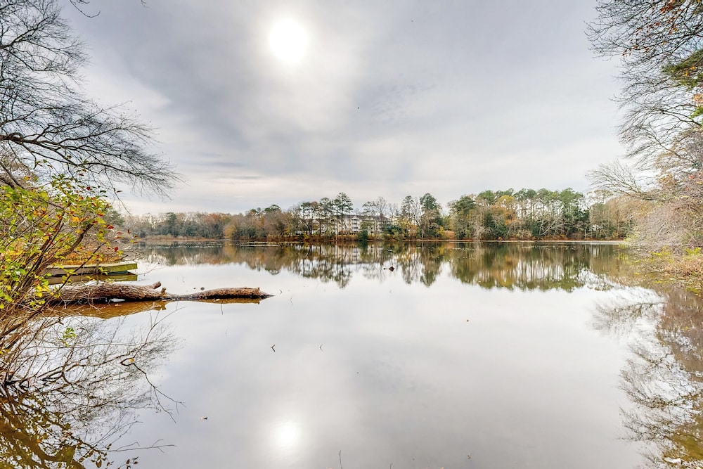 Waterfront Allergy-free 4br, Dock & Home Theater