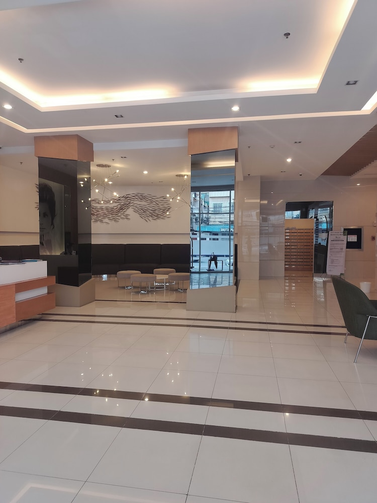 Cozy City View Condo in Quezon City - Your Home Away From Home