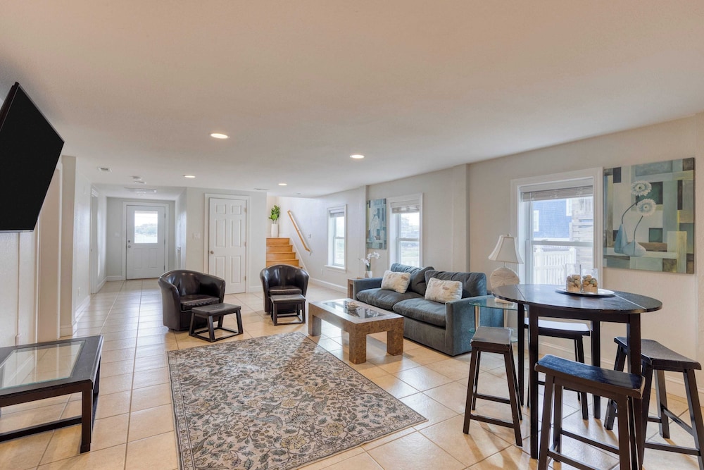 Sleeps 28 Beachfront w/ Pool, Hot Tub, Game Room Atlantic Watch by Avantstay