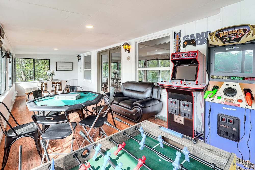 Hot Tub + Game Room! Lakefront Gem in Pocono Mtns