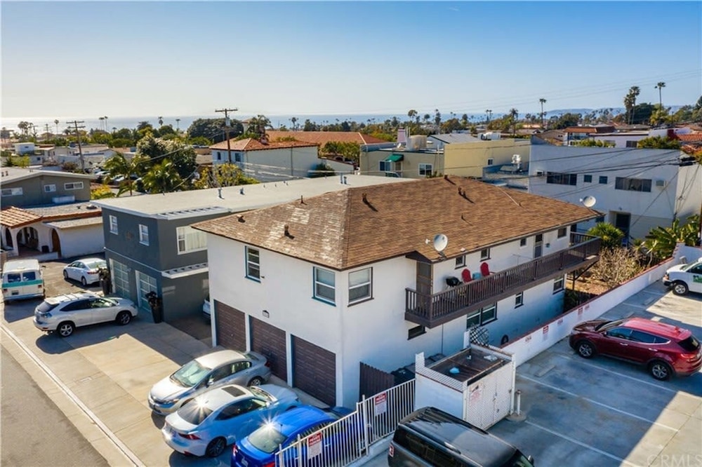 Walk to Beach - King Apt In 1 Area - AC
