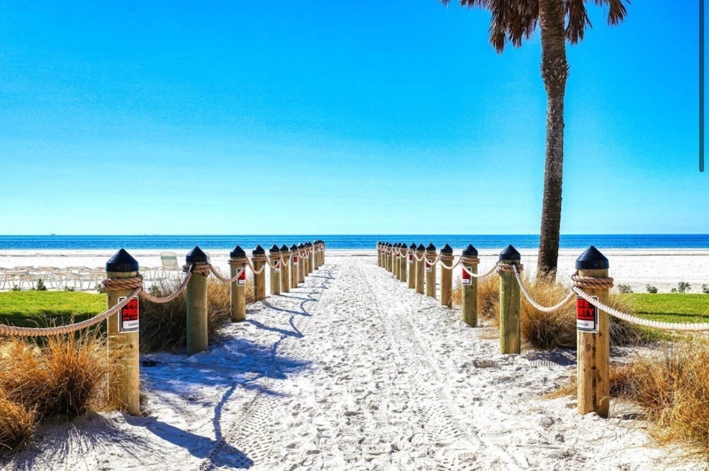 Caper Beach Club 1005