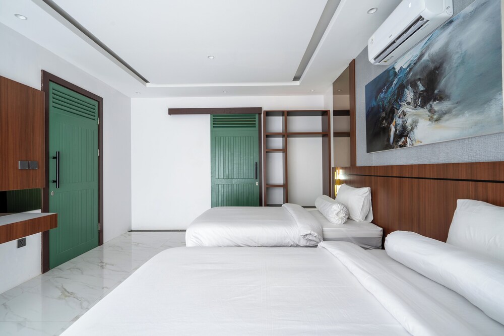 Royal Urban Resort