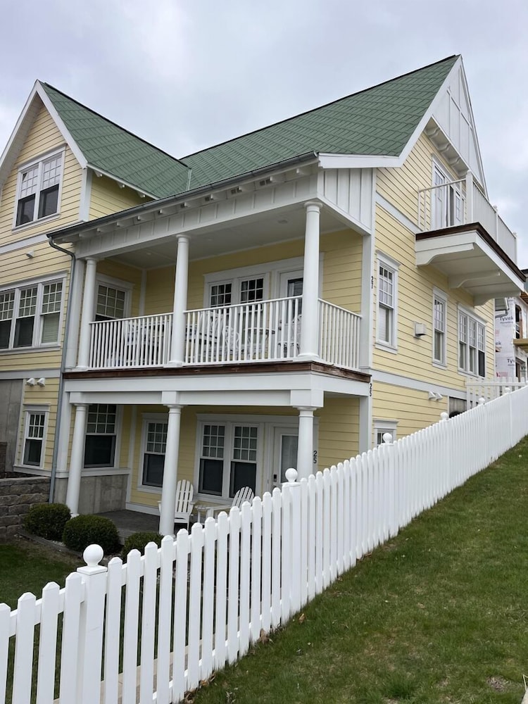 Family-Friendly 3BR Condo Grand Haven 27 view 3