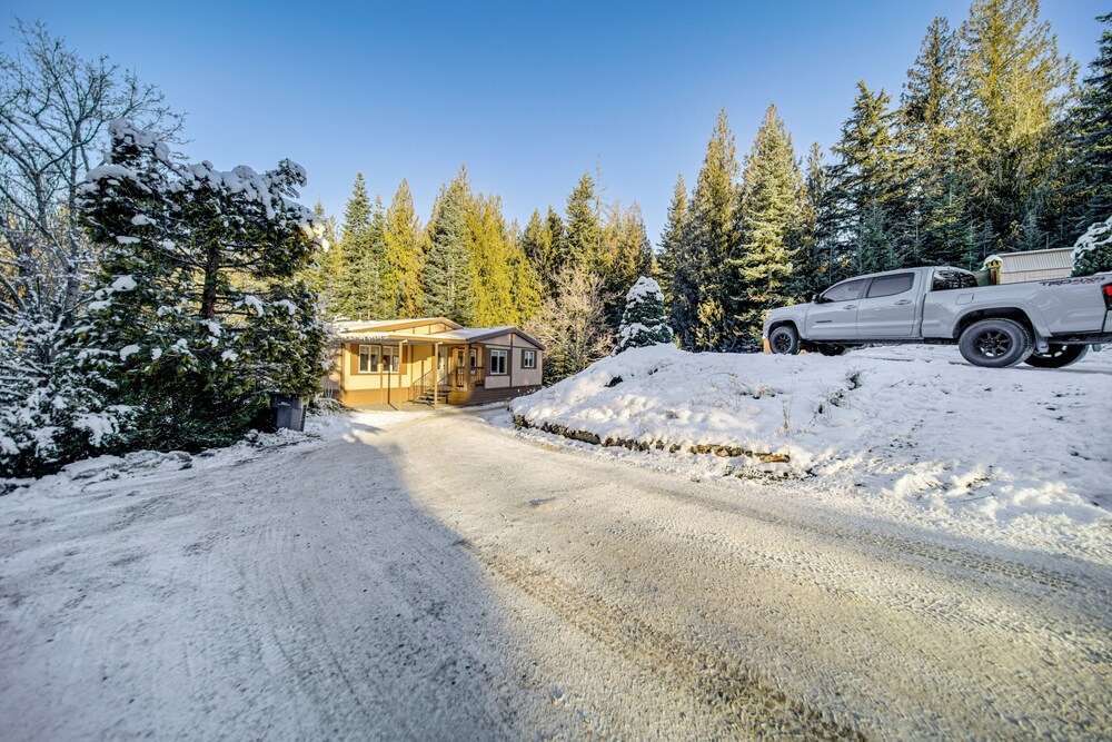 11 Acres of Adventure! Woodsy Mead Stay w/ Trails