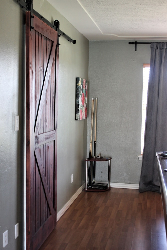 El Chuco Home W Pool Pool Table 15 min Downtown