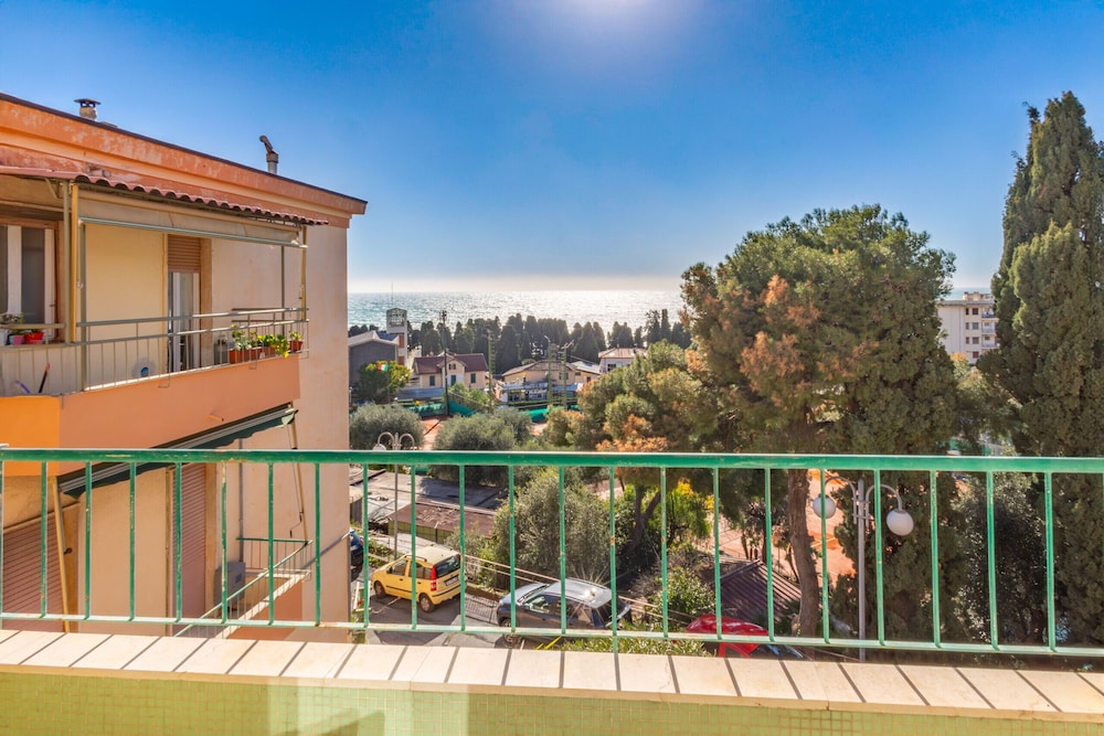 Tennis Flat With Sea View by Wonderful Italy