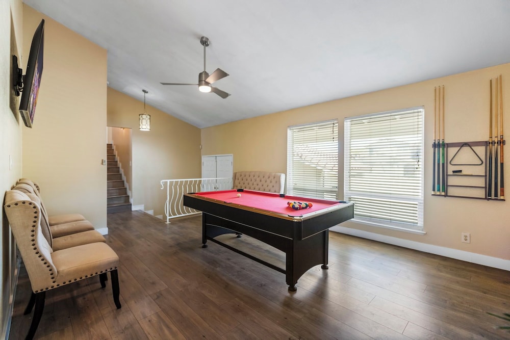 6 Beds 3 Baths Pool BBQ Near the Strip