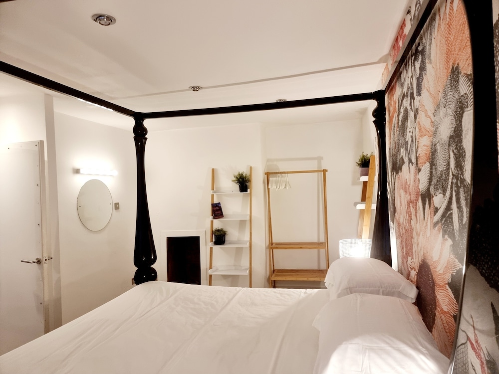 Family Seaside Cottage, 2 Mins to Seafront view 2