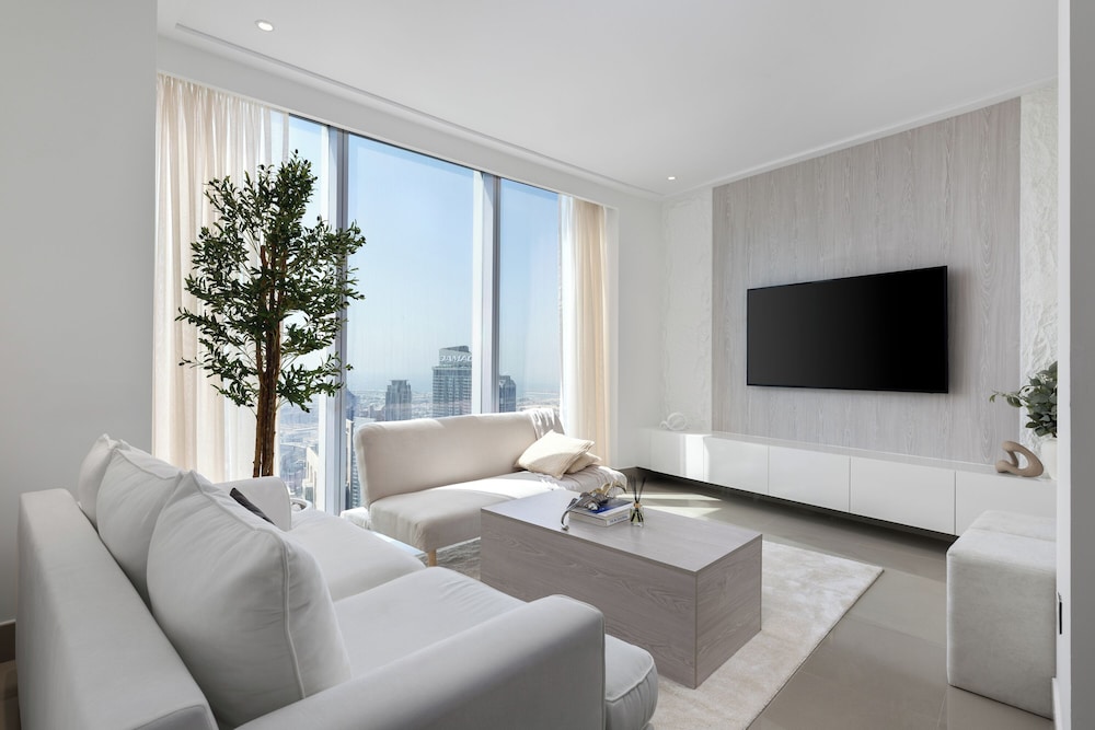 Maison Privee - City Heights Retreat w/ Panoramic Skyline Views