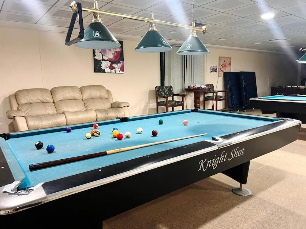 Cozy Partition Room in Tecom Near Metro