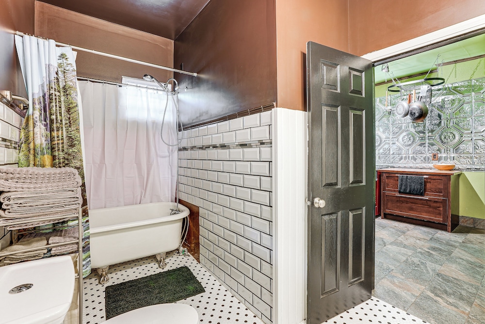 2 Mi to Downtown Spokane: Nurse-ready Rental