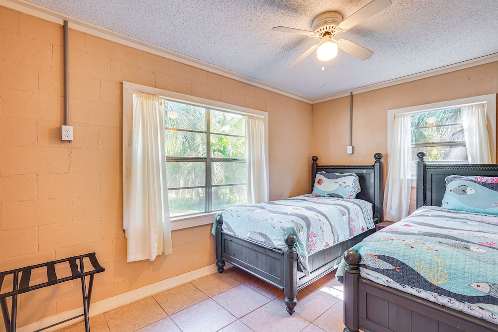 Walk to Beach: Cozy Port St Joe Getaway w/ Yard