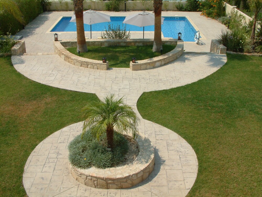 Three Bedroom Villa With Private Pool and Landscaped Garden Close to the Beach