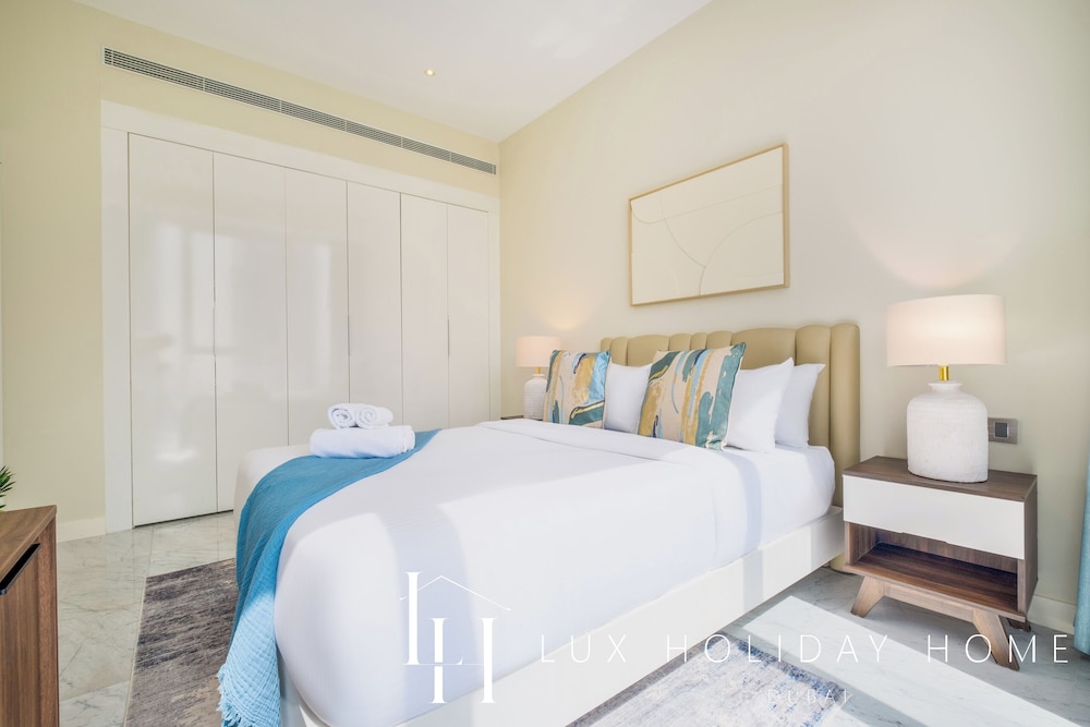 LUX Pad Executive Suite Canal View 5