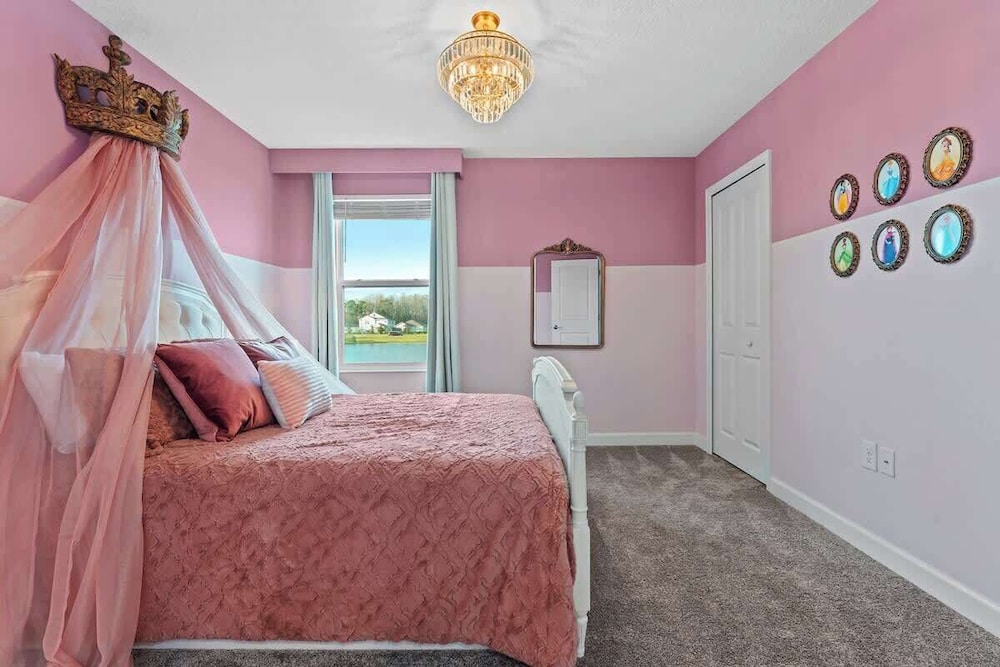 Themed 7bedroom and Pool 18 Guests